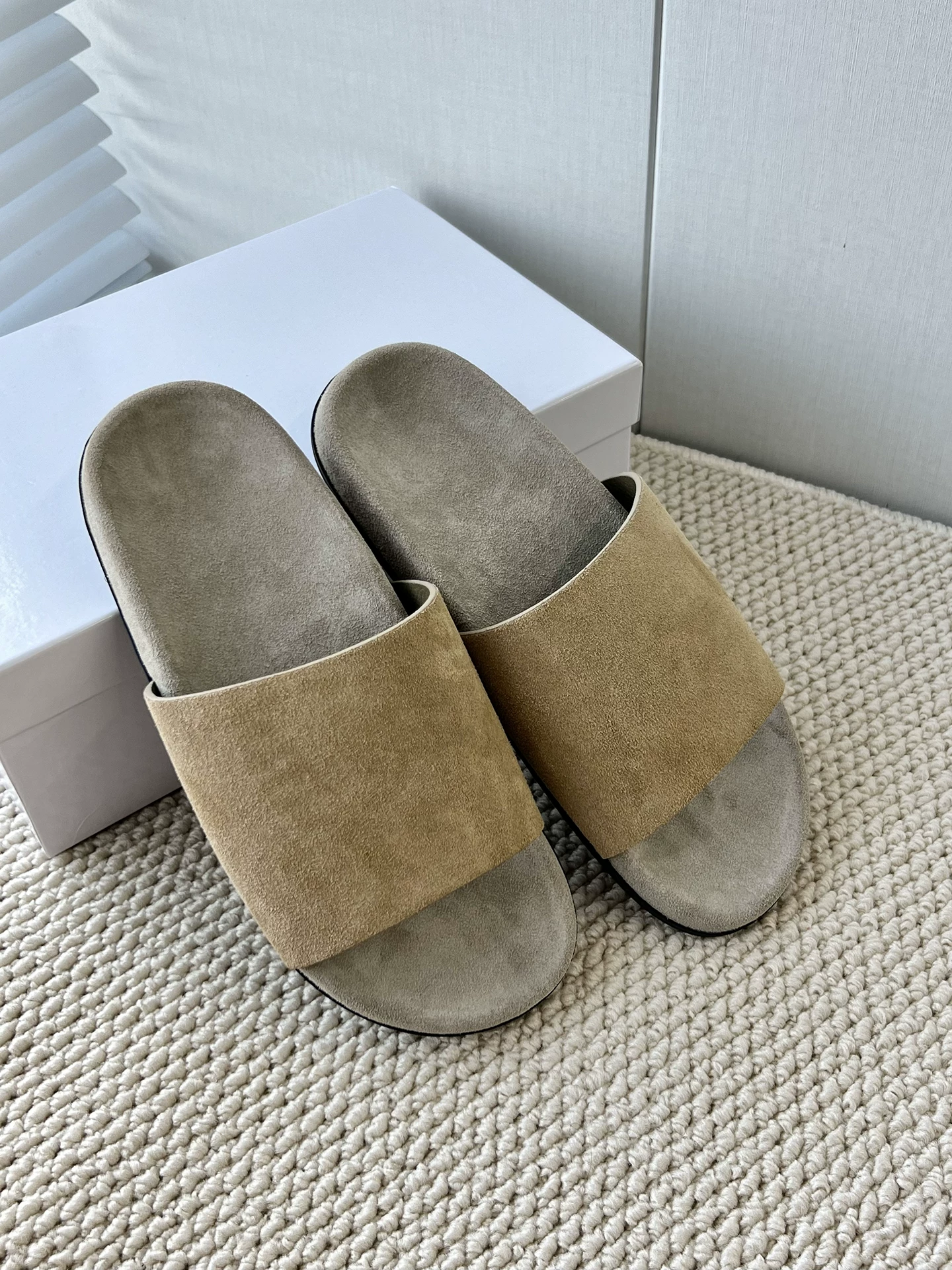 Dongguan-made BOKEN leather slippers, slimming one-strap sandals, 2026 new style, genuine leather open-toe sandals, soft-soled flat shoes
